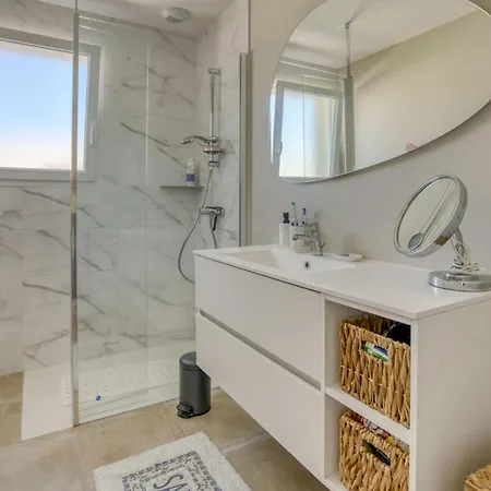 Gorgeous Home In Semussac *